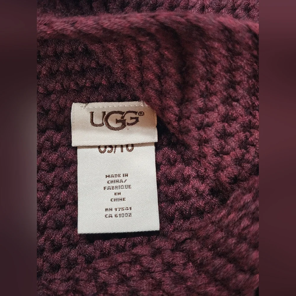 UGG Chuncky Women's Waffle Knit Pom Pom Slouchy Maroon Beanie, New - Picture 6 of 7
